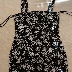 𝗙𝗼𝗿𝗲𝘃𝗲𝗿 𝟮𝟭 𝗠𝗶𝗻𝗶 𝗙𝗹𝗼𝗿𝗮𝗹 𝗕𝗹𝗮𝗰𝗸